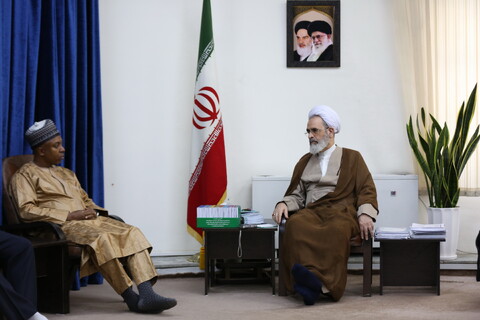 تصاویر/ دیدار وزیر فرهنگ و دین نیجریه با آیت الله اعرافی